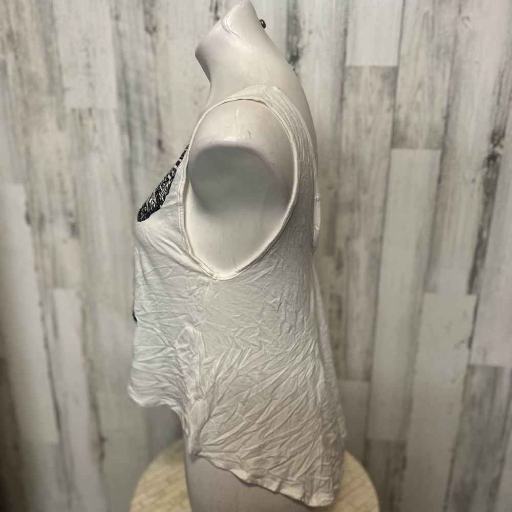 White tank top - Picture 2 of 4